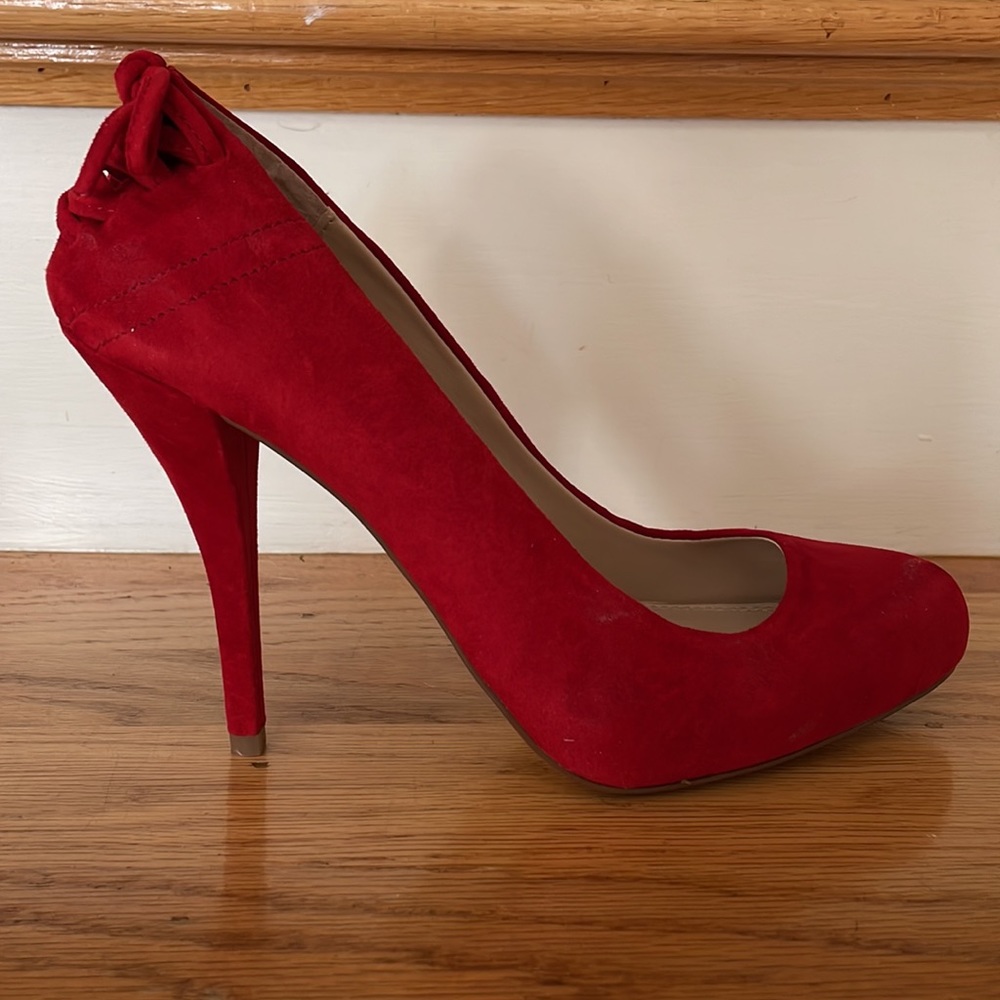 Women’s heels 👠- perfect for holiday parties!